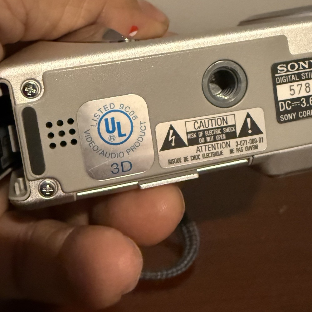 Sony Cyber-shot DSC-P8 3.2MP Digital Camera - Silver 3X OZ Not Working - Picture 13 of 16